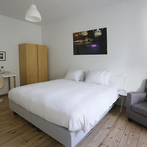 Zimmer mit Kingsize-Bett